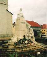 Socha Františky Andrássyovej v Rožnave (foto J. Barczi)